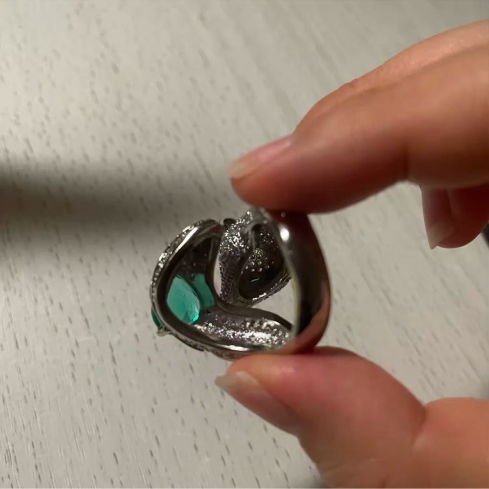 Panthere Diamond Green Crystal Silver Ring - Picture 5 of 7
